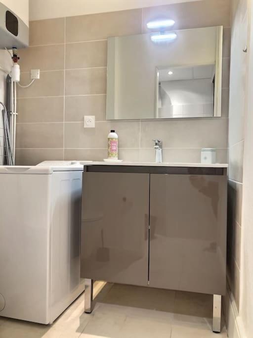 Appartement Elegant Et Confortable Cote Gare Amberieu-en-Bugey Luaran gambar